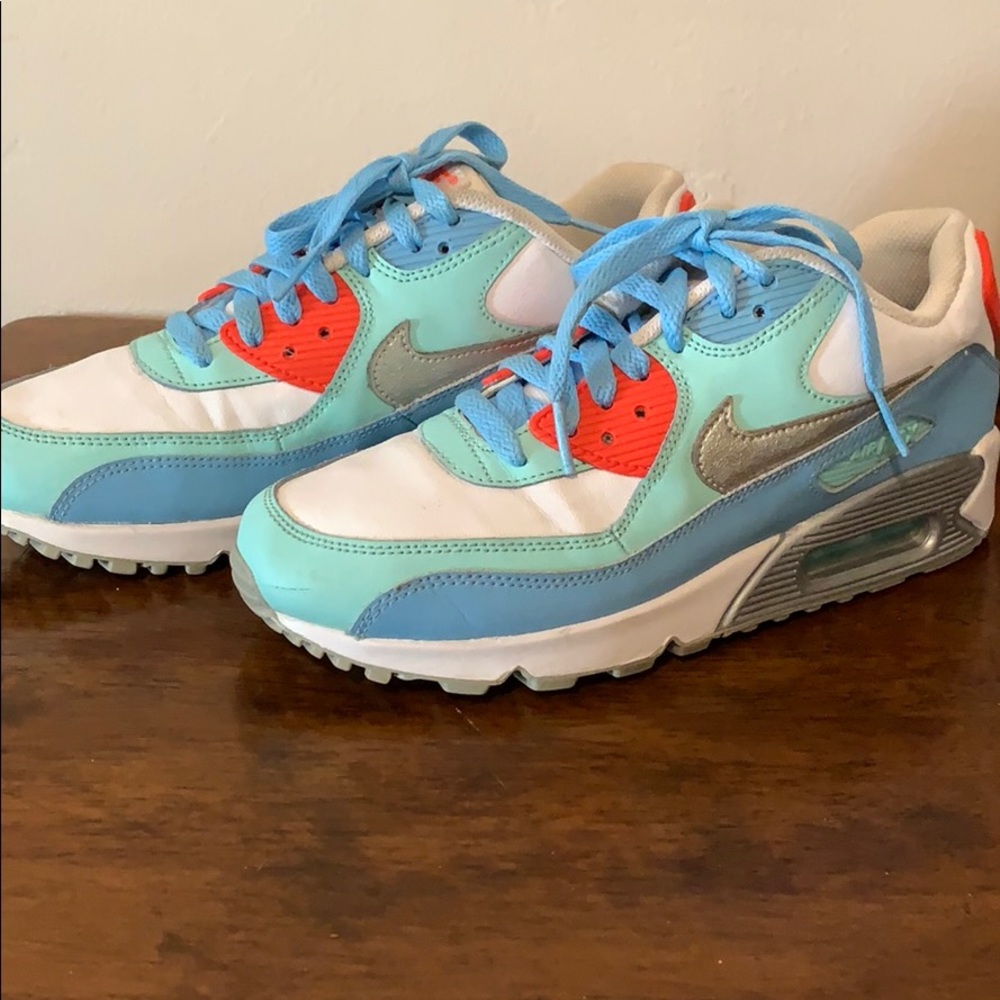 Sneakers